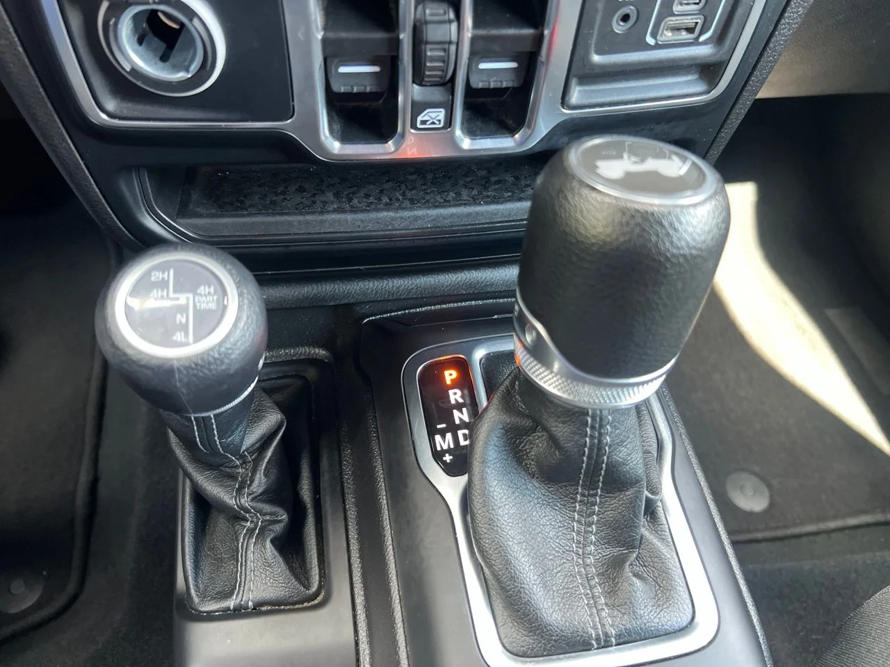 Used 2024 Silver Jeep Sahara 4xe image 34
