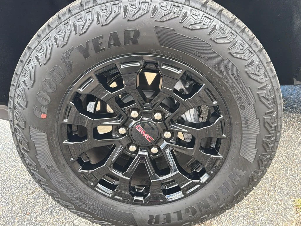New 2026 White GMC Elevation image 34