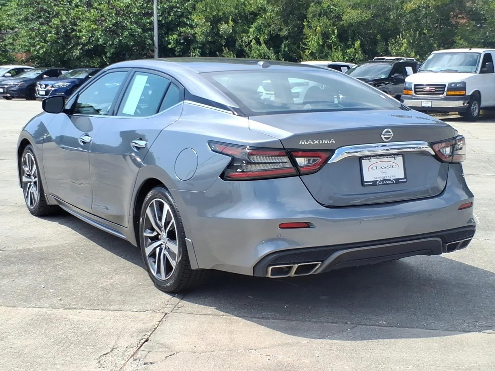 Used 2020 Gun Metallic Nissan S image 9