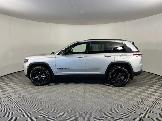 Used 2026 Silver Jeep Limited image 4
