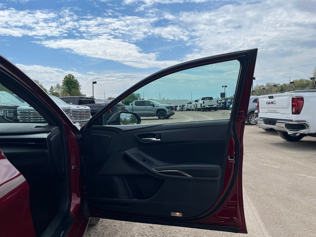 Used 2019 Pearl Toyota XSE image 34