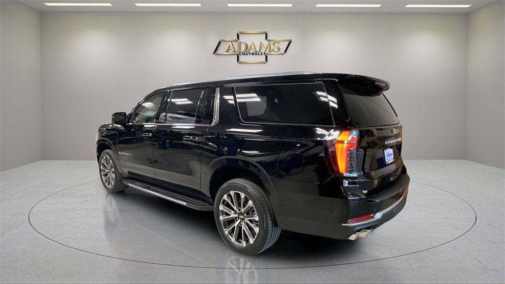 2026 Chevrolet Suburban High Country photo 4
