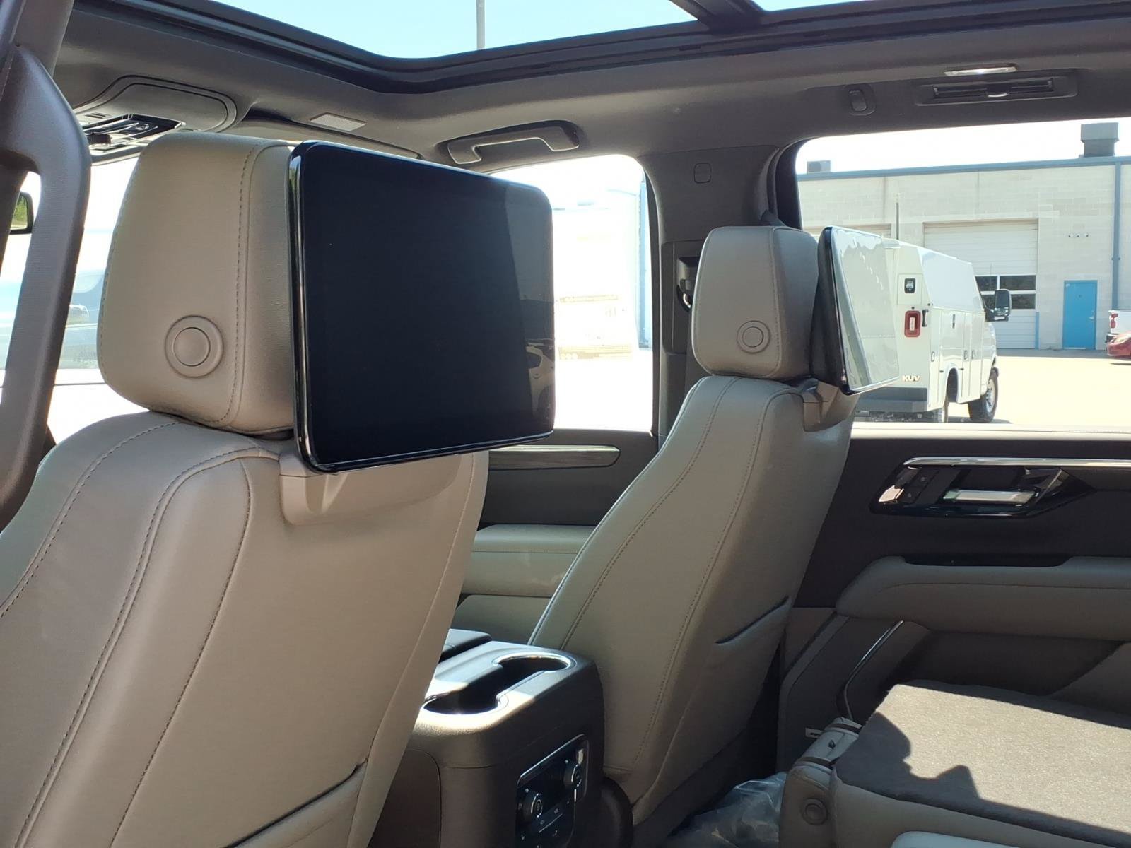 2026 Chevrolet Suburban Z71 - Photo 17