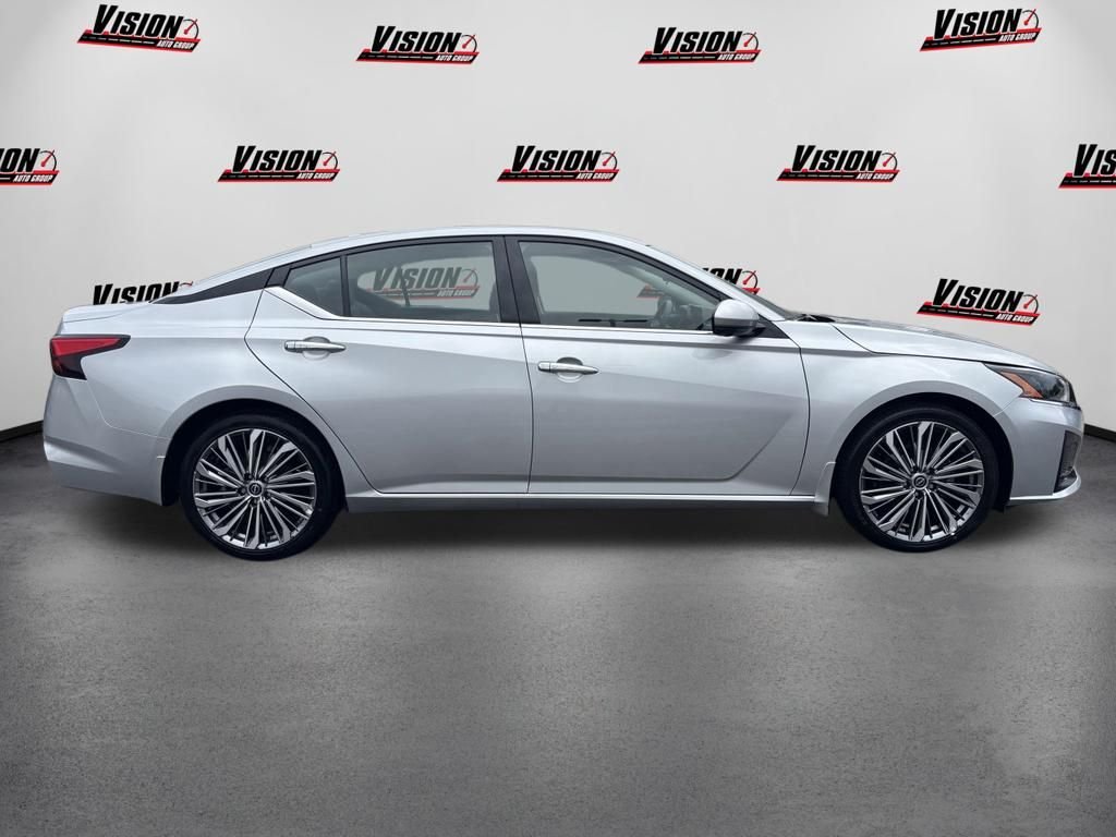 Used 2025 Silver Nissan 2.5 SL image 2