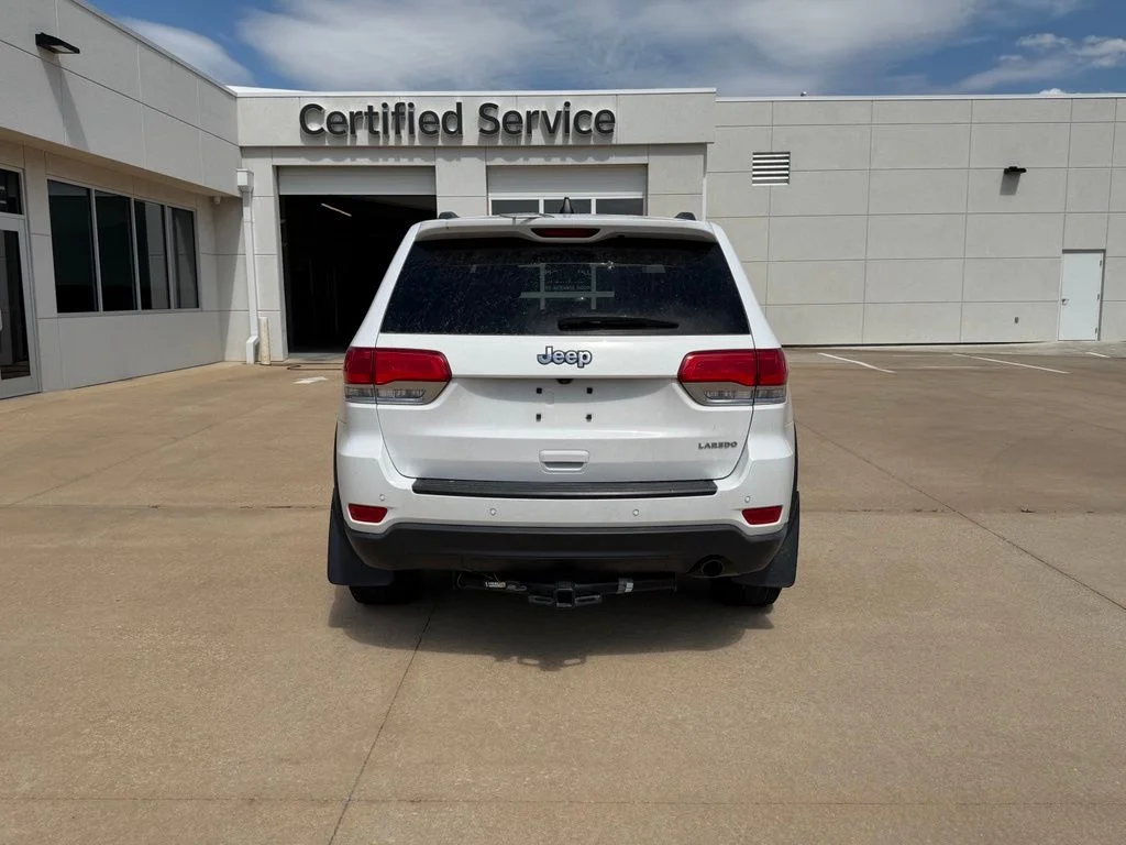 Used 2019 White/off-white Jeep Laredo E image 4