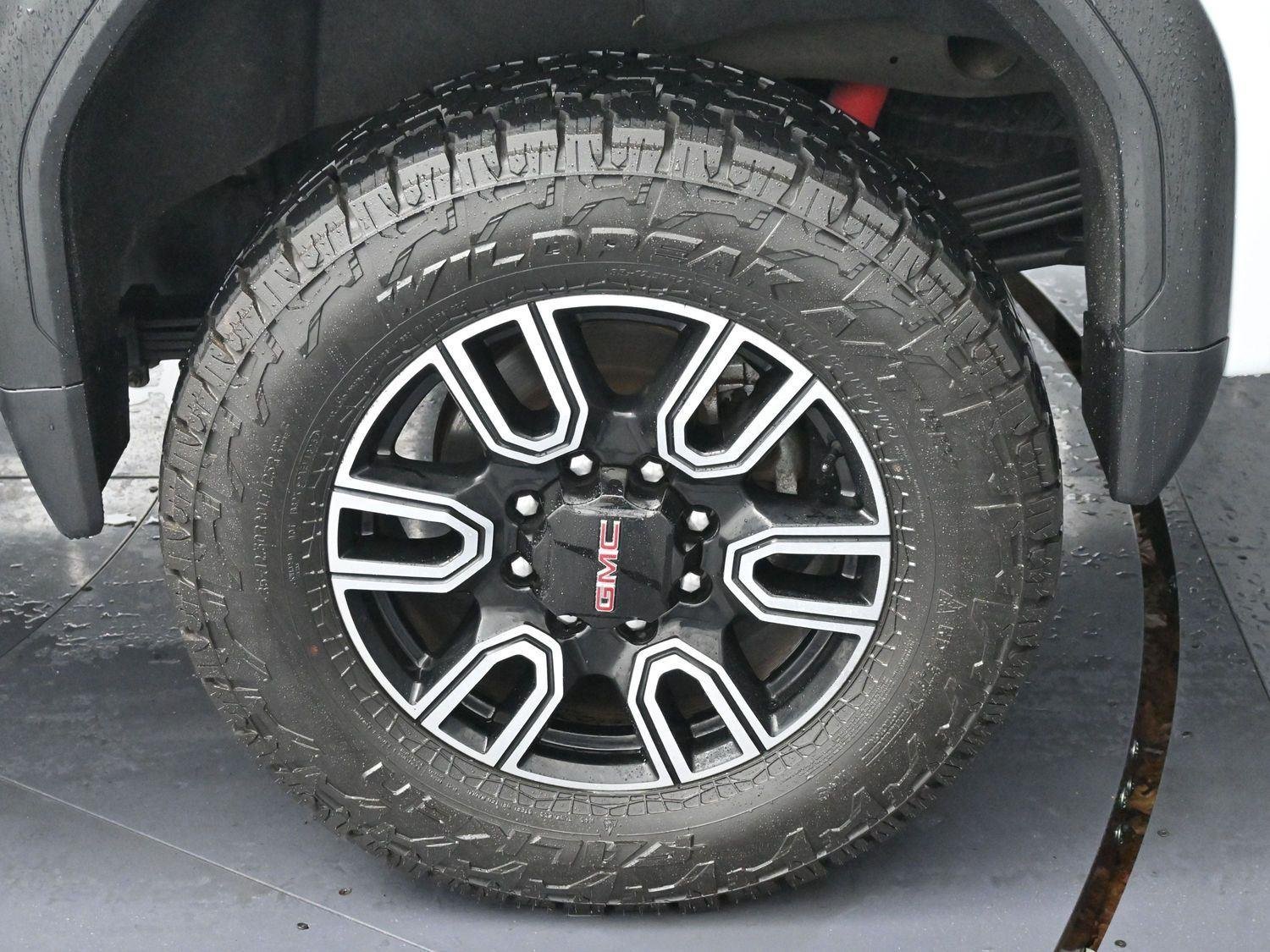 Used 2022 Summit White GMC AT4 image 36