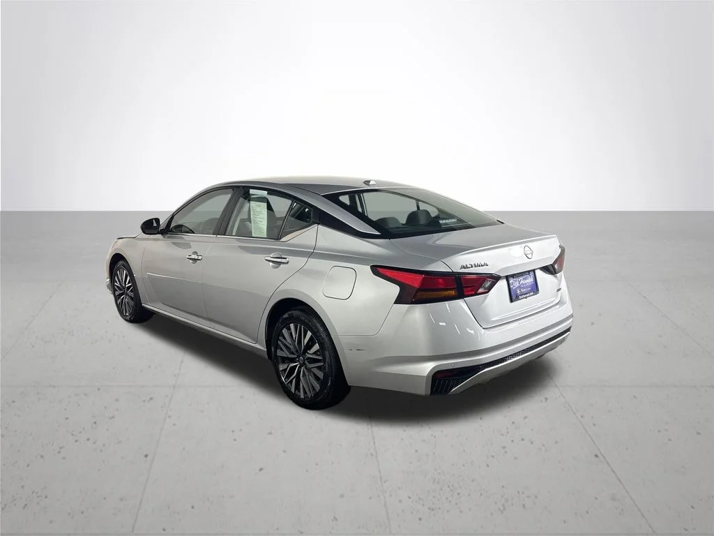 Used 2024 Silver Nissan 2.5 SV image 8