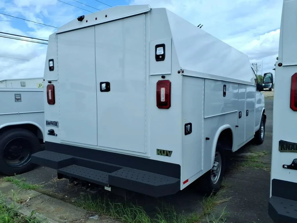 New 2025 Summit White Chevrolet 1WT image 30