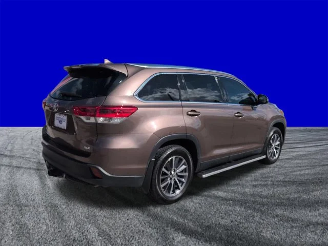 Certified Used 2019 Walnut Toyota XLE image 4