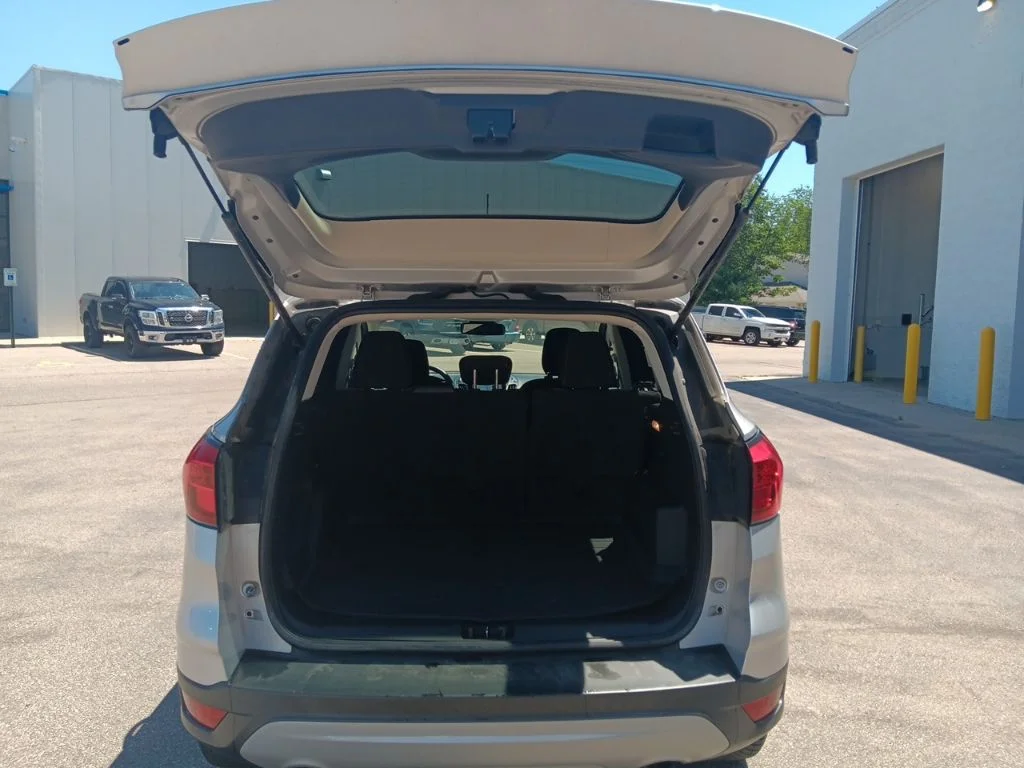 Used 2019 Ingot Silver Metallic Ford SE image 30