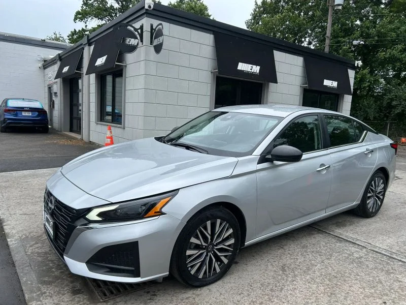 Used 2024 Silver Nissan 2.5 SV Sedan 4D image 2