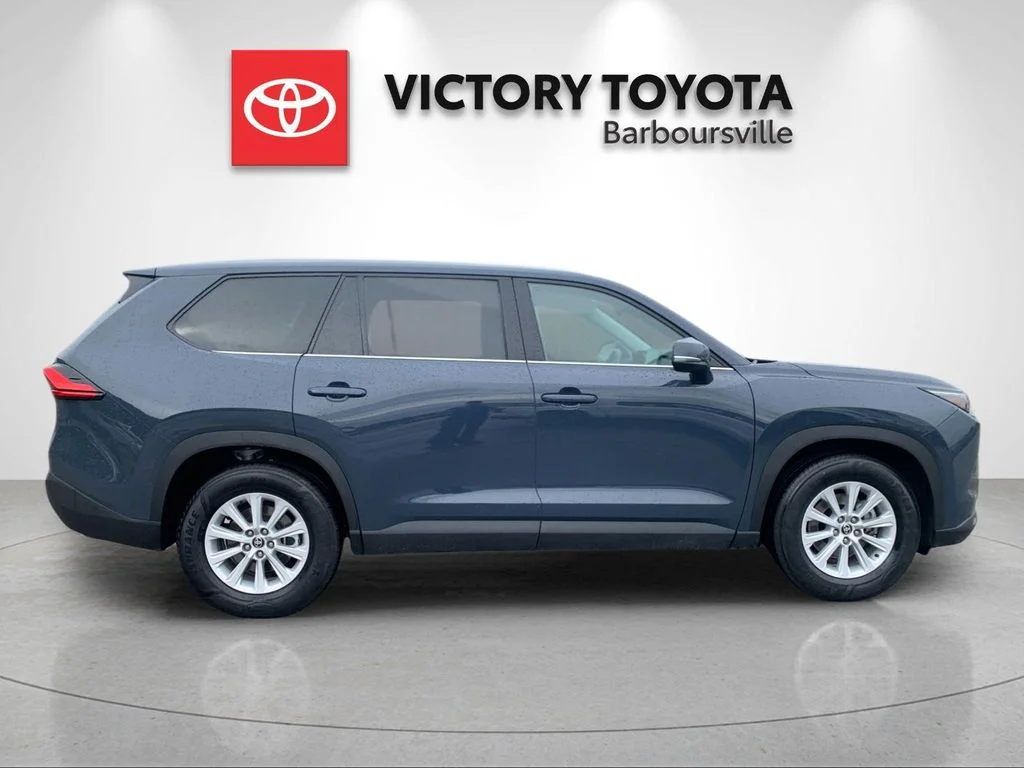 Used 2024 White Toyota XLE image 6