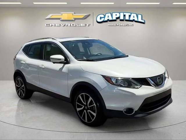 Used 2019 White Nissan SL image 7