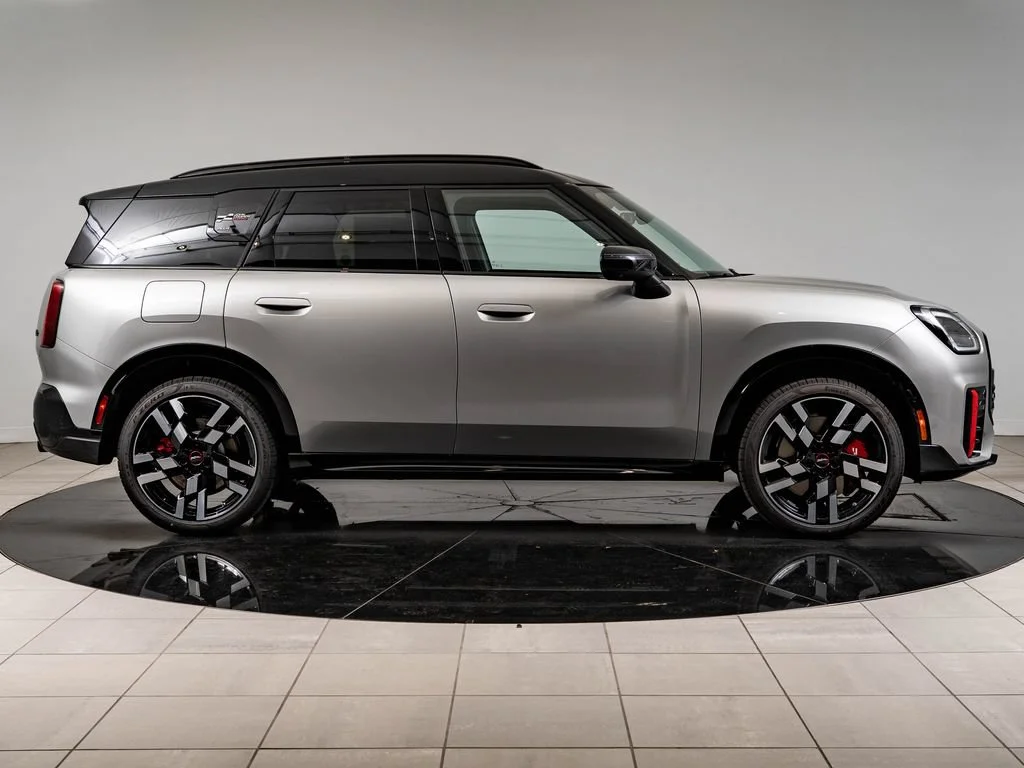 New 2027 Silver MINI Iconic image 11