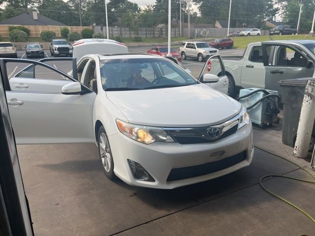 2013 Toyota Camry 2.5 Auto XLE's photo