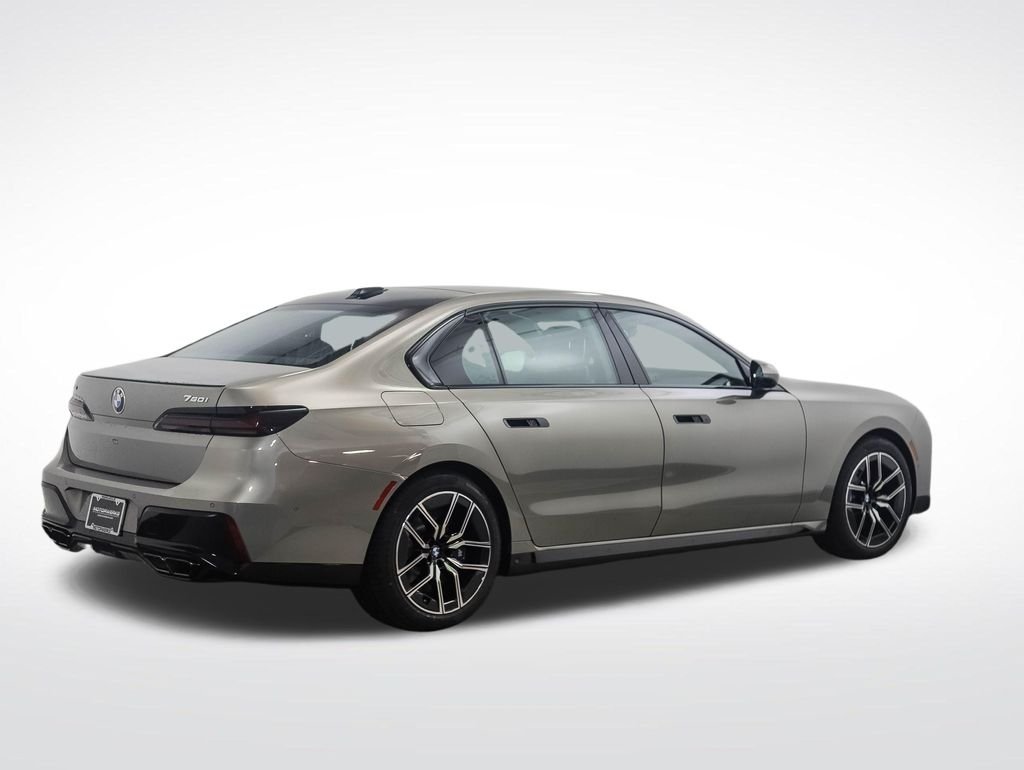 Used 2025 Gray Metallic BMW 760i xDrive image 5