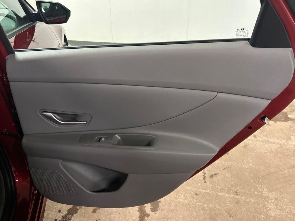 2025 Hyundai Elantra SEL - Photo 21