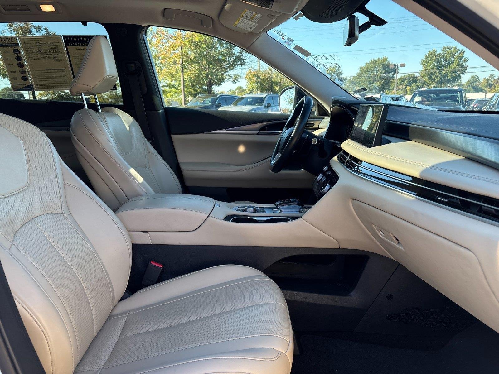 Used 2023 Majestic White INFINITI LUXE image 40