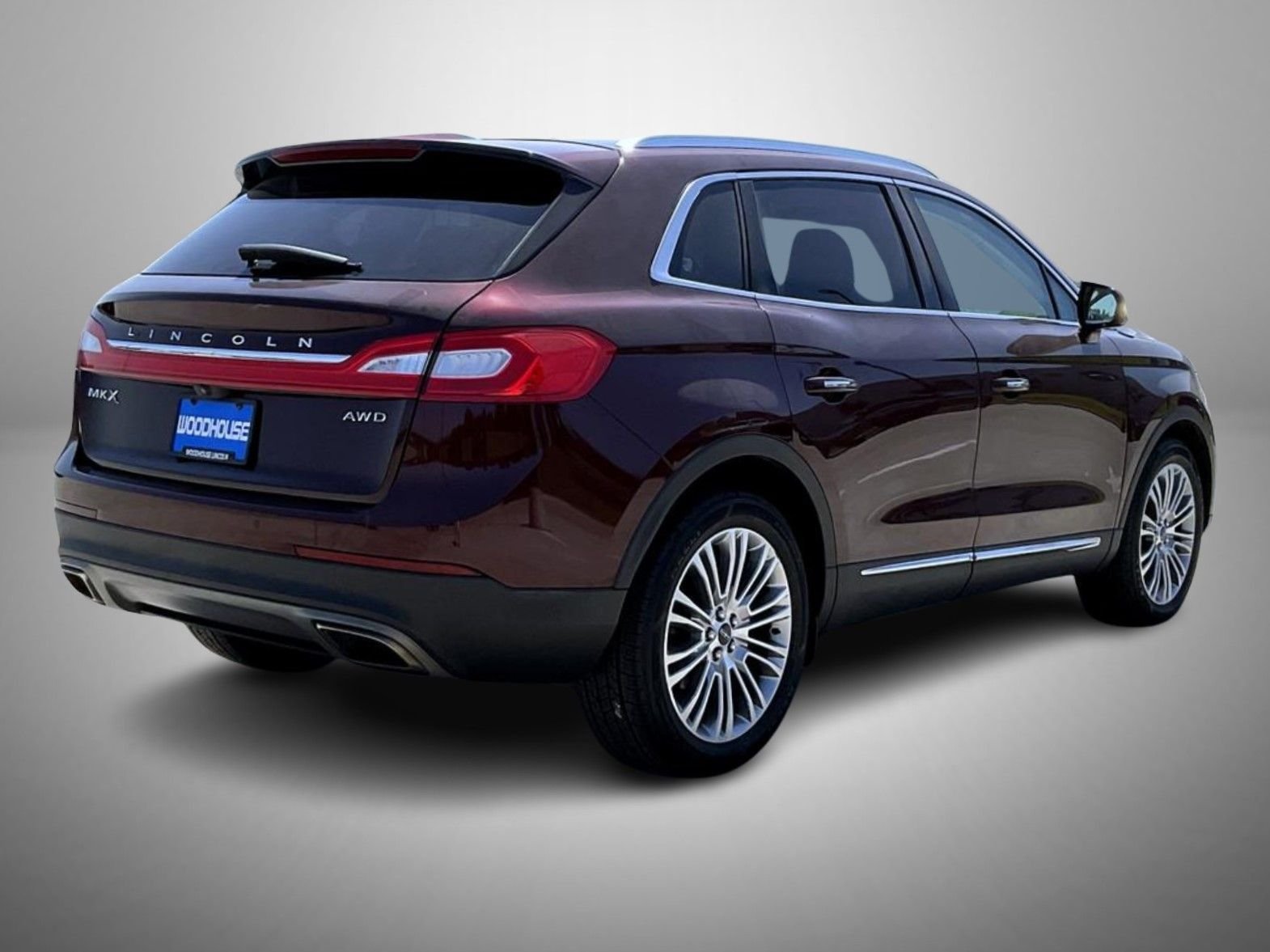 Used 2017 Red Lincoln Reserve image 5