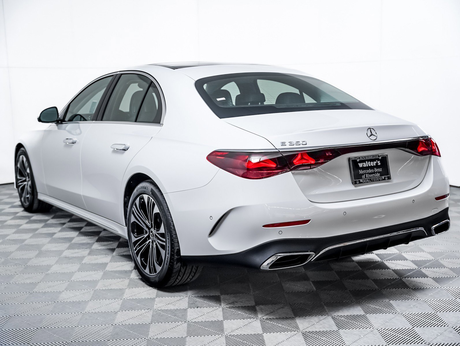 New 2026 Polar White Mercedes-Benz E 350 image 2