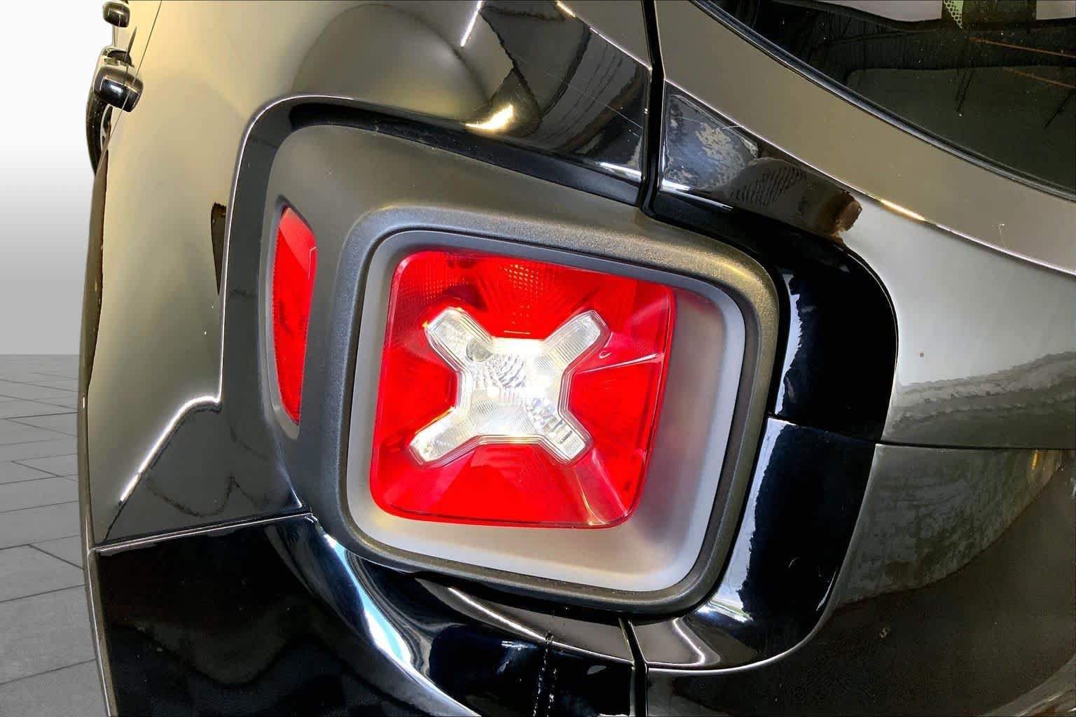 Used 2017 Black Jeep Trailhawk image 28
