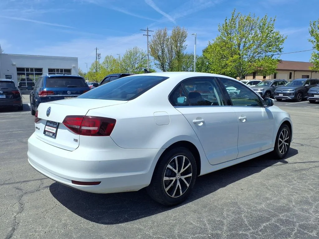 Used 2017 Volkswagen Jetta SE with VIN 3VWDB7AJ3HM209184 for sale in Franklin, WI