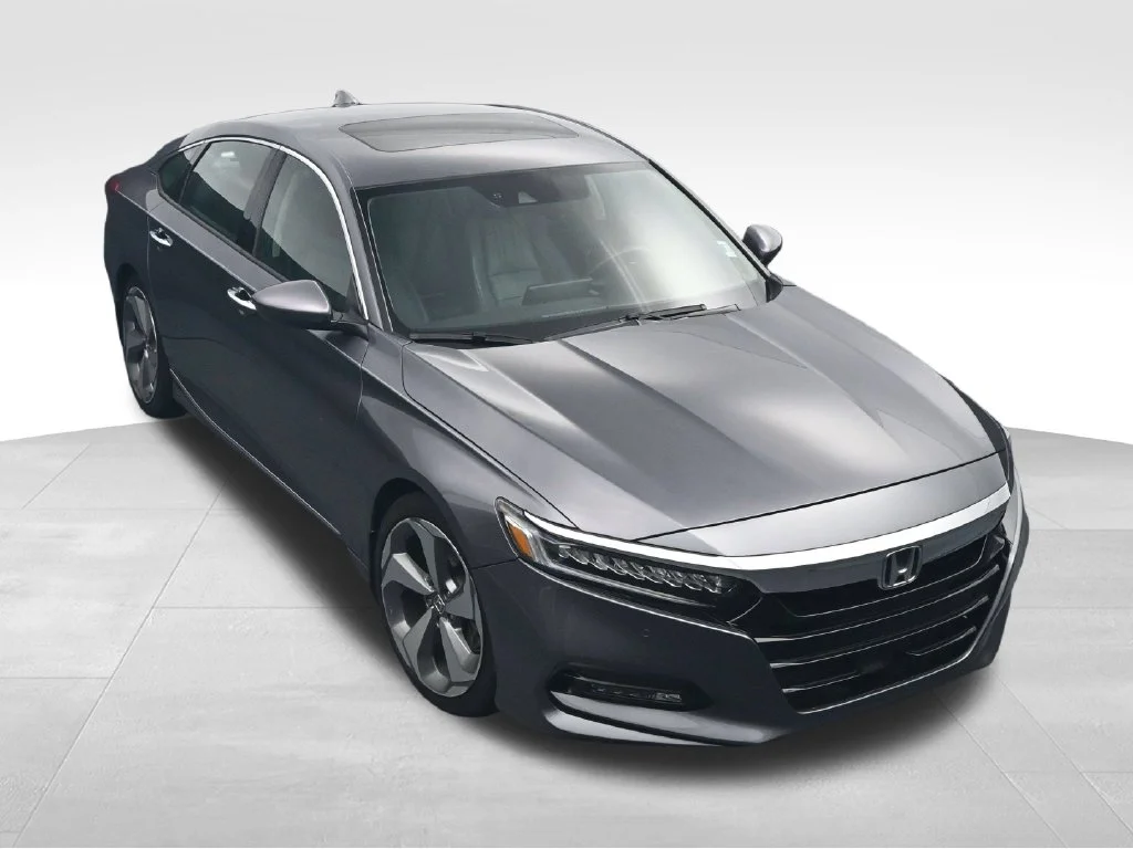 Used 2018 Modern Steel Metallic Honda Touring image 44