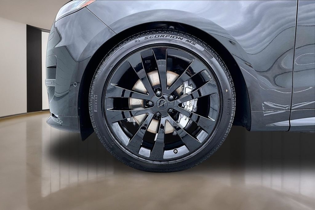 New 2026 SANTORINI BLACK Land Rover Dynamic SE image 13