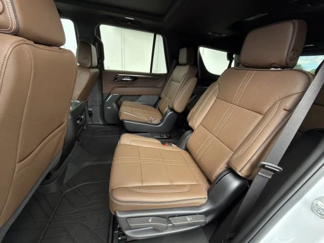 New 2026 Polar White Tricoat Chevrolet High Country image 22