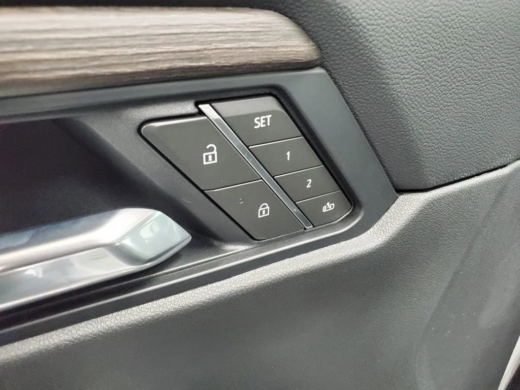 2026 GMC Acadia Denali - Photo 8