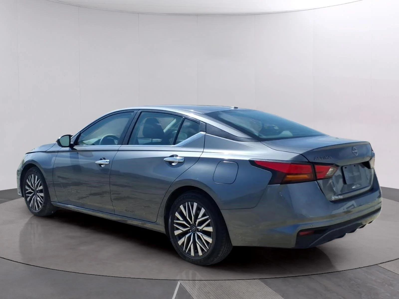 Used 2024 Gun Metallic Nissan 2.5 SV image 3