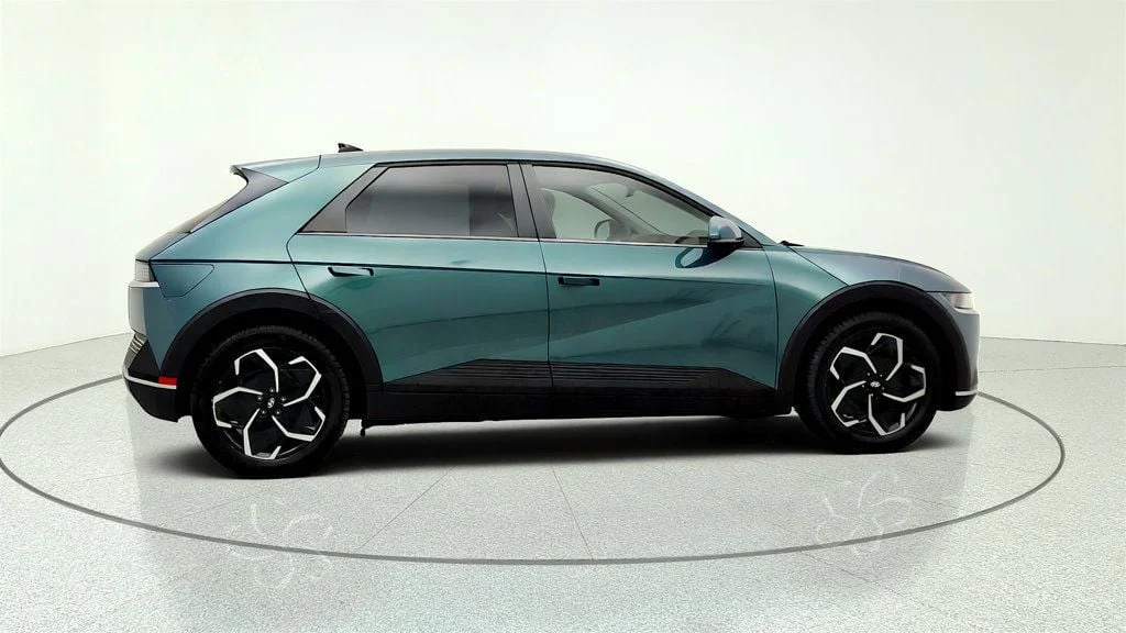 Used 2024 Digital Teal Hyundai SEL RWD image 4