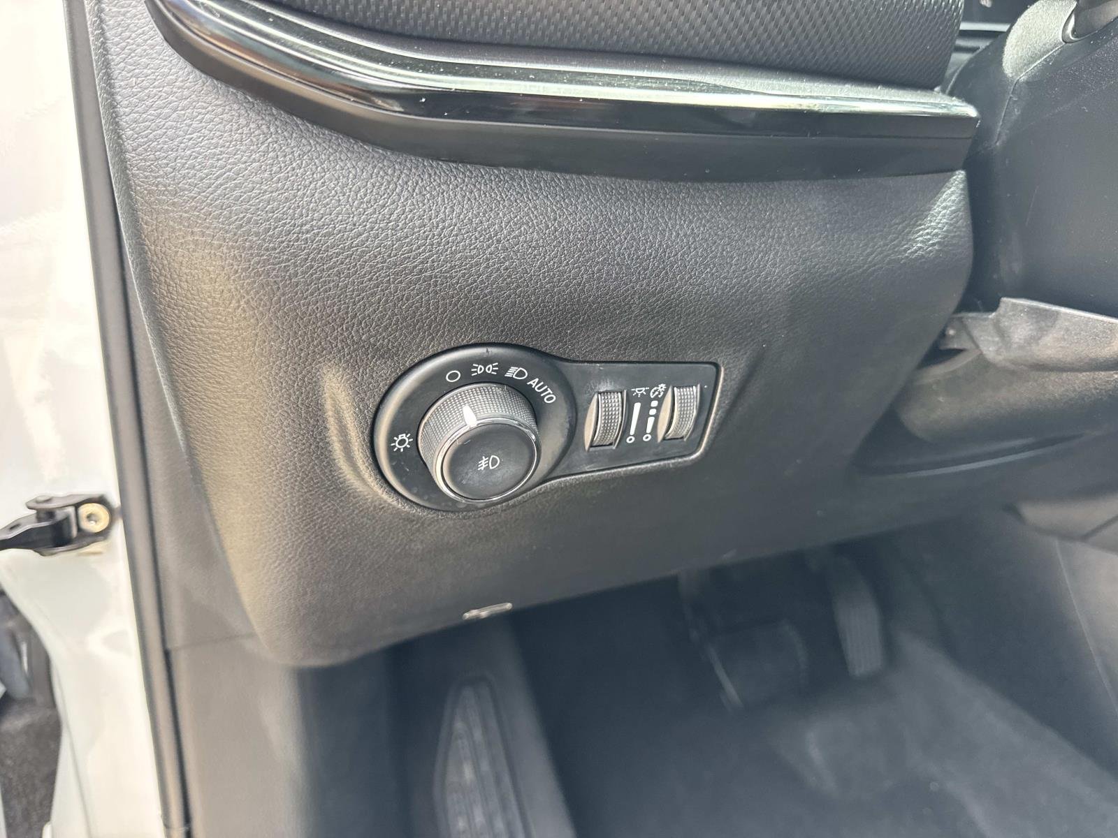 Used 2022 Bright White Clearcoat Jeep Altitude image 20