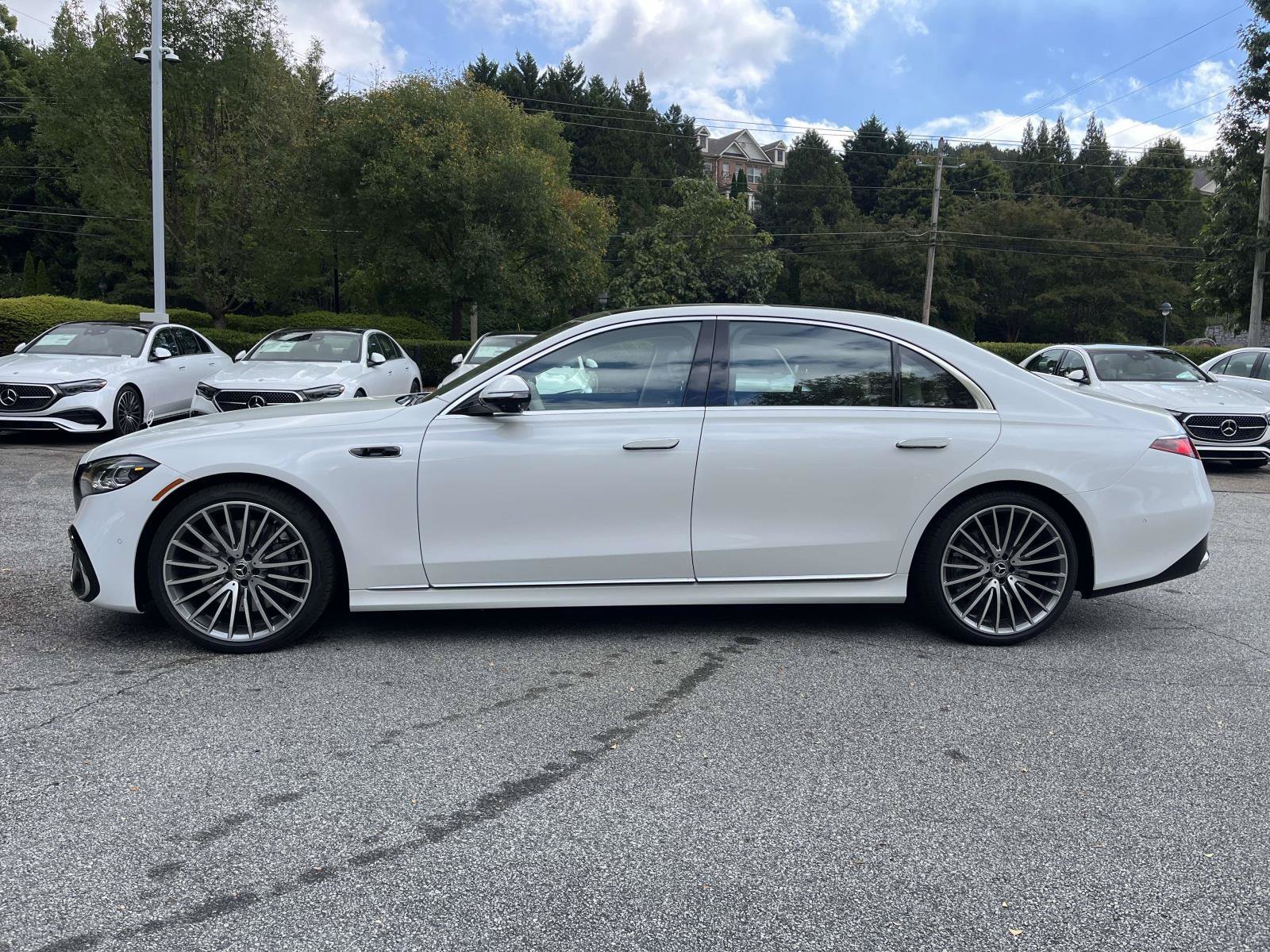 New 2027 MANUFAKTUR Moonlight White Metallic Mercedes-Benz S 500 4MATIC® Sedan image 13