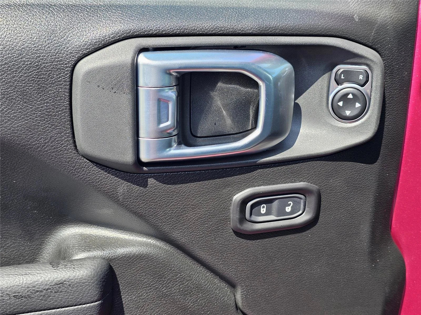 New 2026 Tuscadero Pearlcoat Jeep Sport S image 16