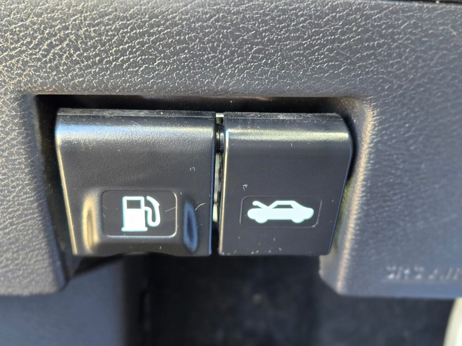 Used 2024 Gray/Super Black Nissan SR image 24
