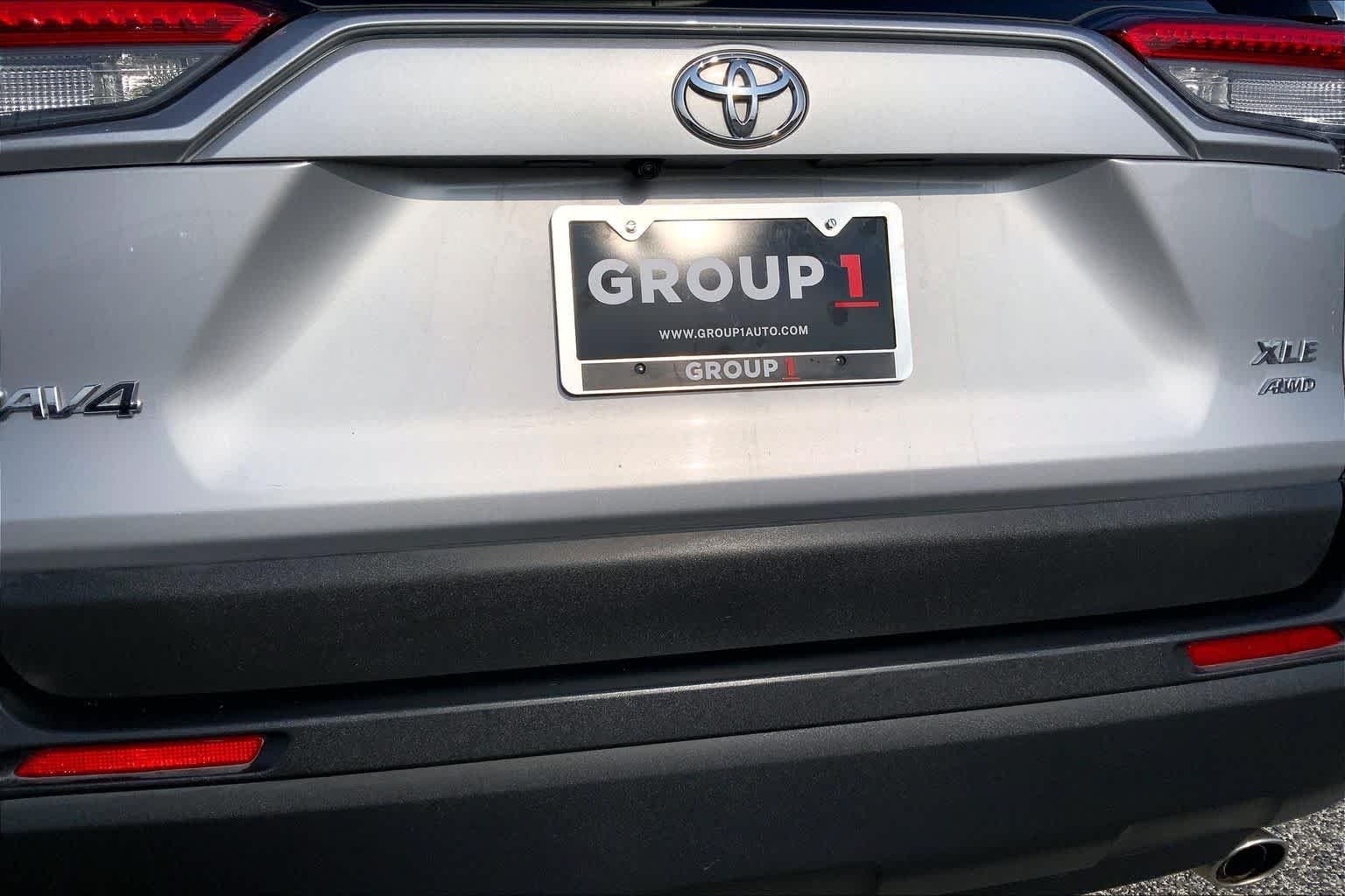 Used 2025 Silver Sky Metallic Toyota XLE image 10