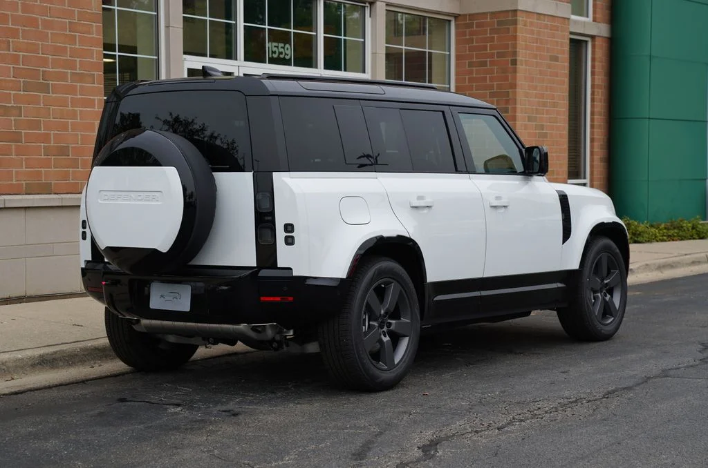 New 2026 Fuji White Land Rover X-Dynamic SE image 6