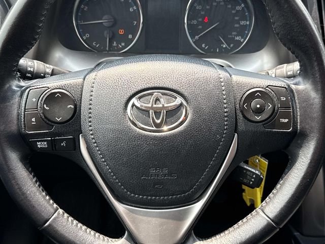 Used 2016 White Toyota XLE image 19