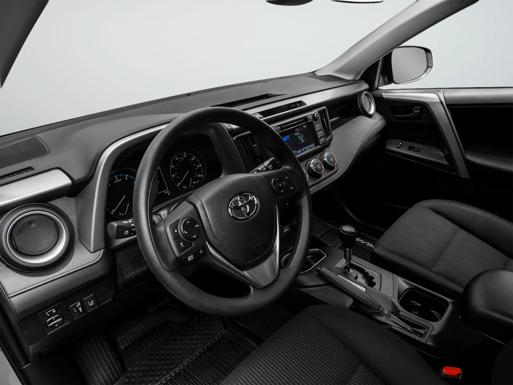 Used 2018 Silver Toyota LE image 43