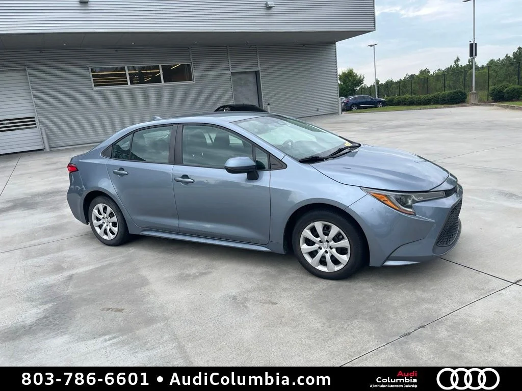 Used 2022  Toyota LE image 1