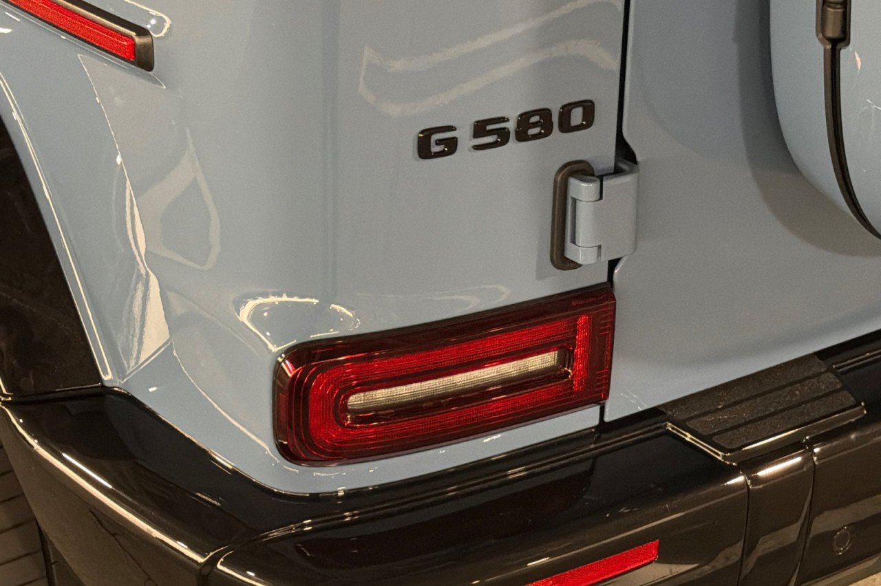 New 2027 MANUFAKTUR China Blue Mercedes-Benz G 580e SUV image 26