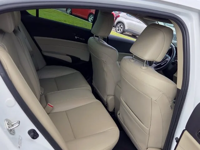 Used 2018  Acura 2.4L image 17