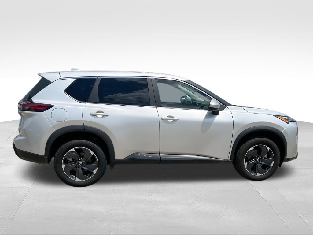 Used 2025 Silver Nissan SV image 9