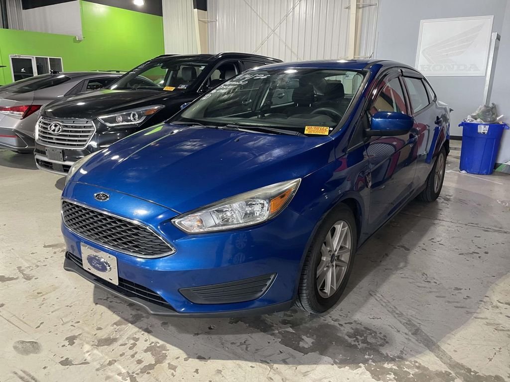 Used 2018 Blue Ford SE image 3