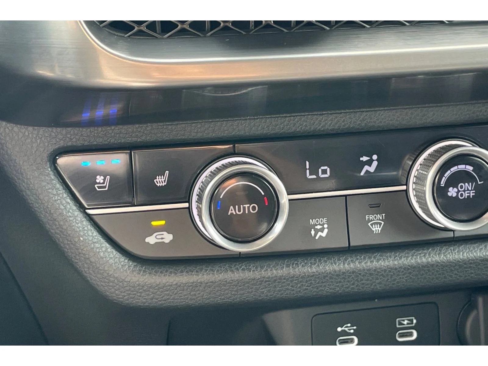Used 2025 Solar Silver Metallic Acura w/A-Spec Package image 28
