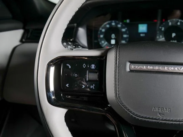 New 2026 Santorini Black Land Rover Dynamic SE image 19
