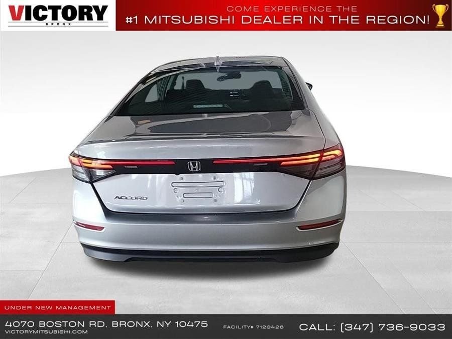 Used 2023 Silver Honda EX image 5