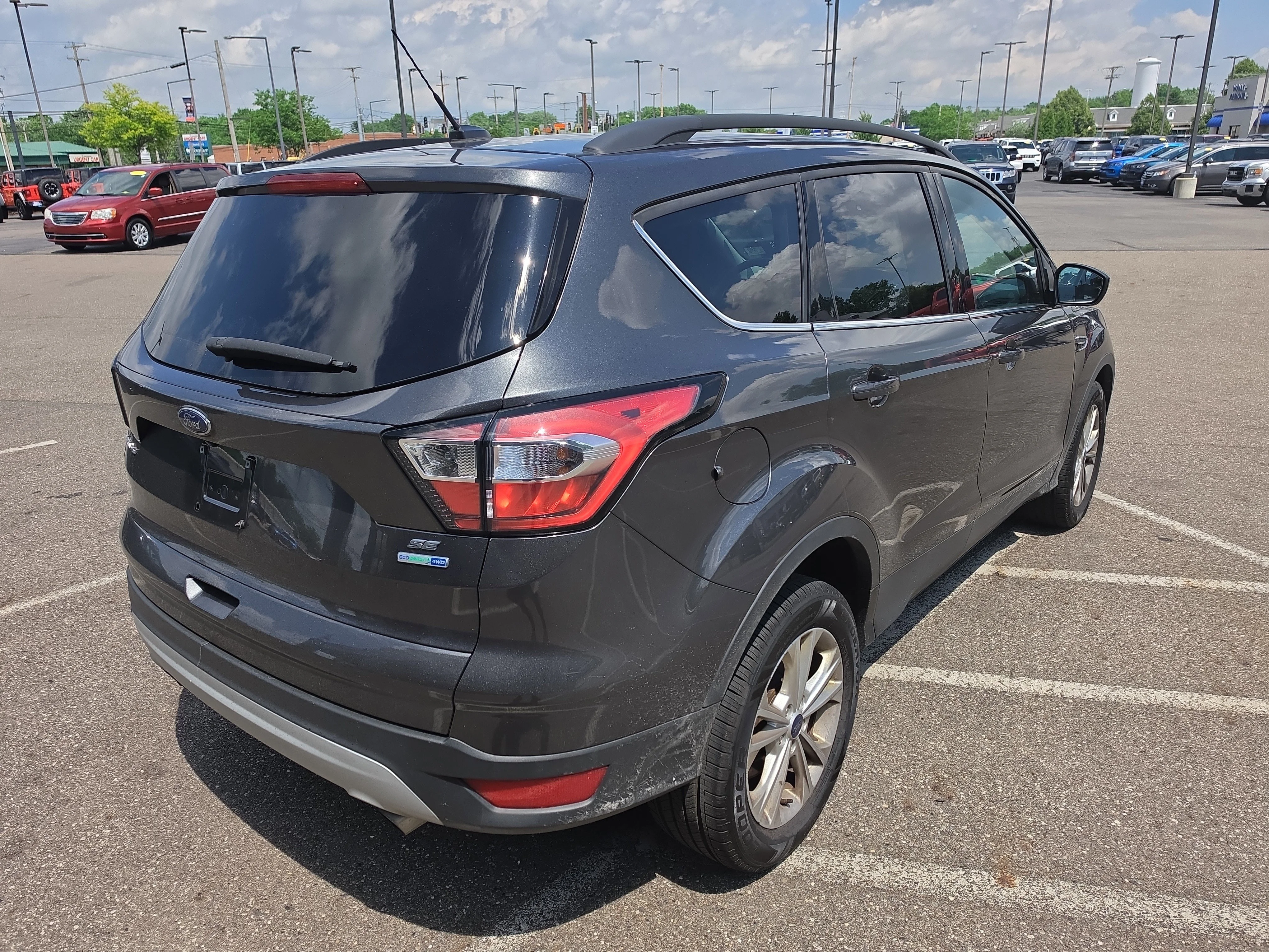 Used 2018 Magnetic Ford SE image 3