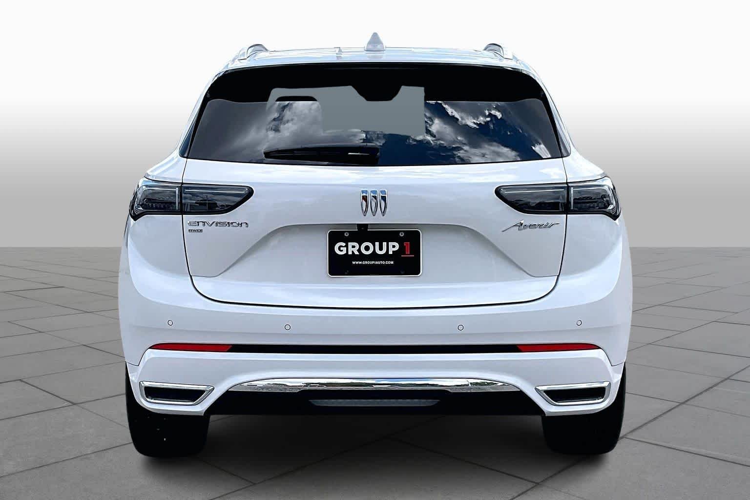 Used 2025 White Frost Tricoat Buick Avenir image 5